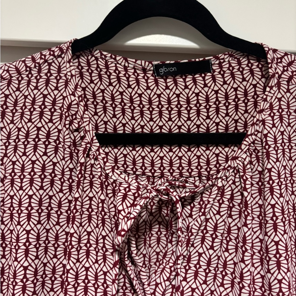 Gibson Women's Burgundy and White Geometric Blouse, Excellent Condition; Medium